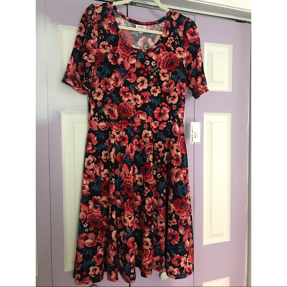 NWT LuLaRoe Black/Reds Floral Nicole Dress, size L